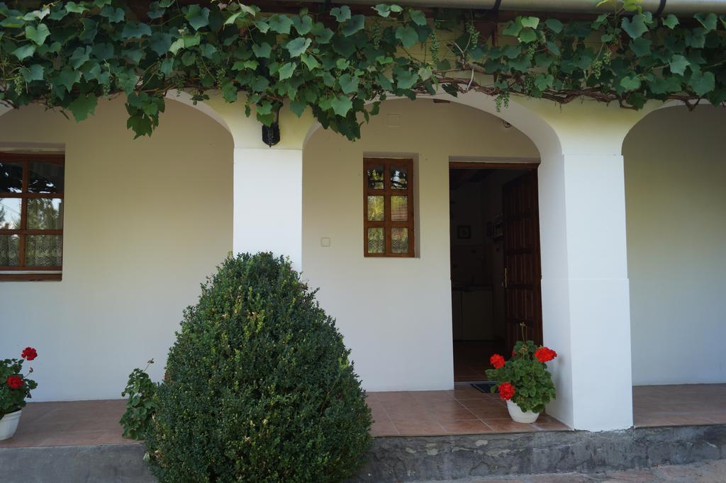 Cseresznyes Vendeghaz Szomolya Exterior foto
