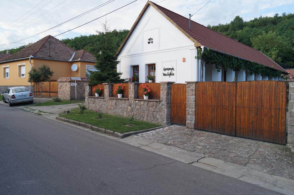 Cseresznyes Vendeghaz Szomolya Exterior foto